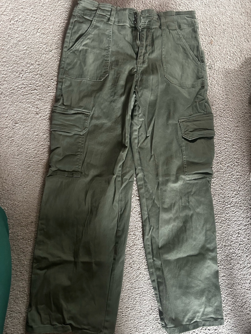 Women’s olive cargo pants